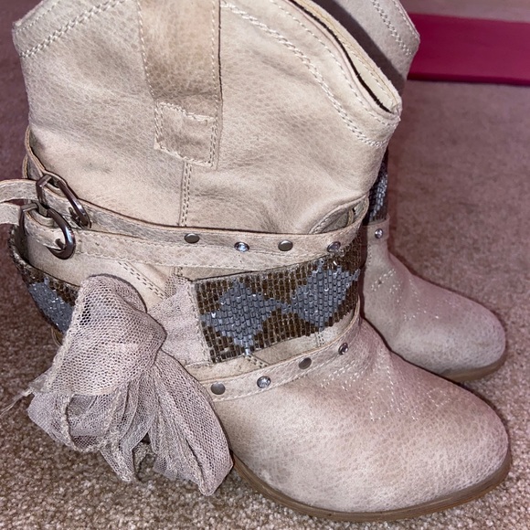 Chic boots - Picture 1 of 3